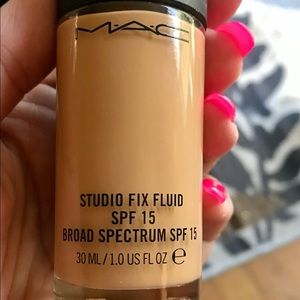 MAC Studio Fix foundation, NC40